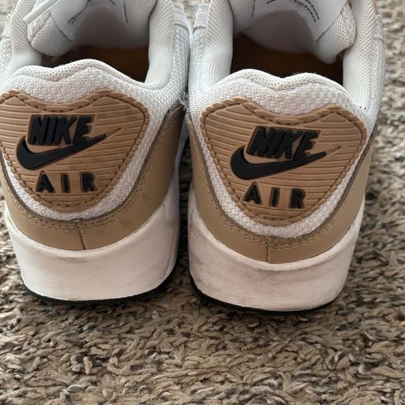 Nike Air Max Women’s Sneakers - Picture 5 of 6